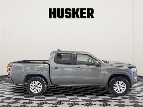 Used 2022 Nissan Frontier SV image 2