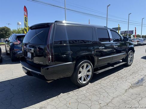 Used 2011 Cadillac Escalade ESV Premium AWD/4WD image 4