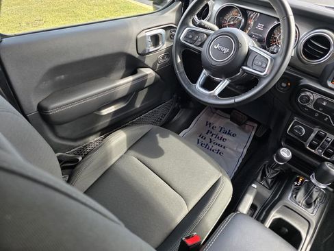 Used 2022 Jeep Wrangler Unlimited Sahara AWD/4WD image 28