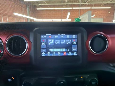 Used 2021 Jeep Wrangler Unlimited Rubicon AWD/4WD image 17