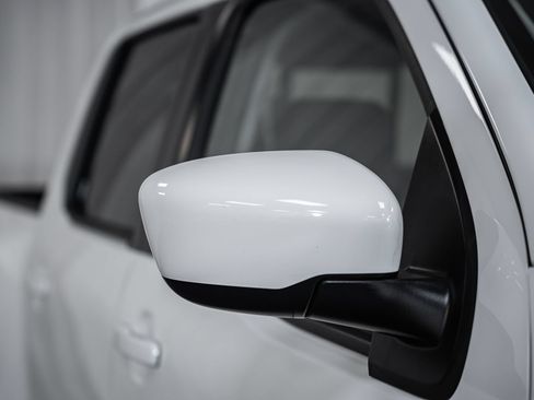 Used 2025 Nissan Frontier SV RWD image 11