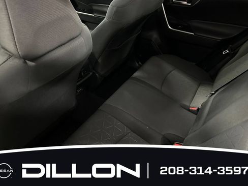 Used 2025 Toyota RAV4 XLE AWD/4WD image 12