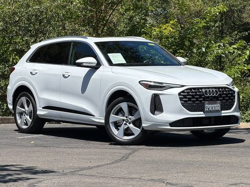 Certified 2025 Audi Q5 Premium w/ Premium Plus AWD/4WD image 2