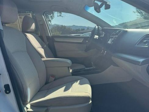 Used 2019 Subaru Outback 2.5i Premium AWD/4WD image 12