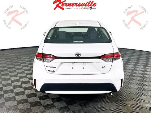Used 2021 Toyota Corolla LE image 6