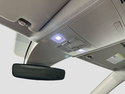 Certified 2023 Volkswagen Tiguan SE image 18