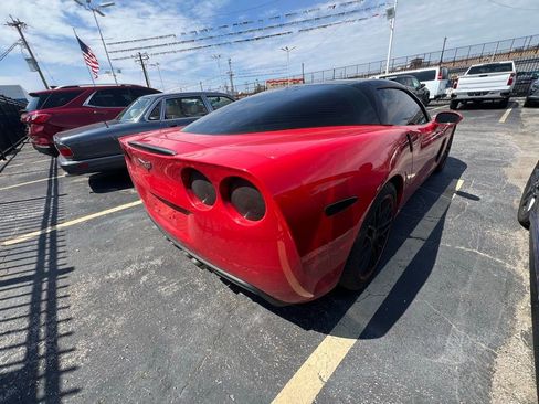Used 2006 Chevrolet Corvette Coupe w/ Preferred Equipment Group RWD image 3