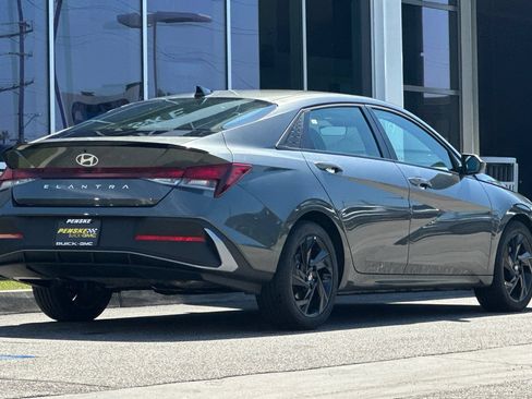 Used 2026 Hyundai Elantra Sport FWD image 4