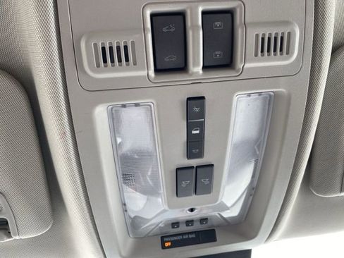 Used 2012 Cadillac SRX Luxury image 24