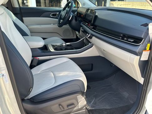 New 2026 Kia Carnival EX image 12