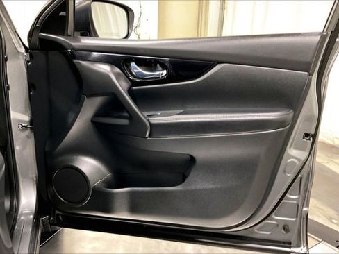 Used 2018 Nissan Rogue Sport SV image 24