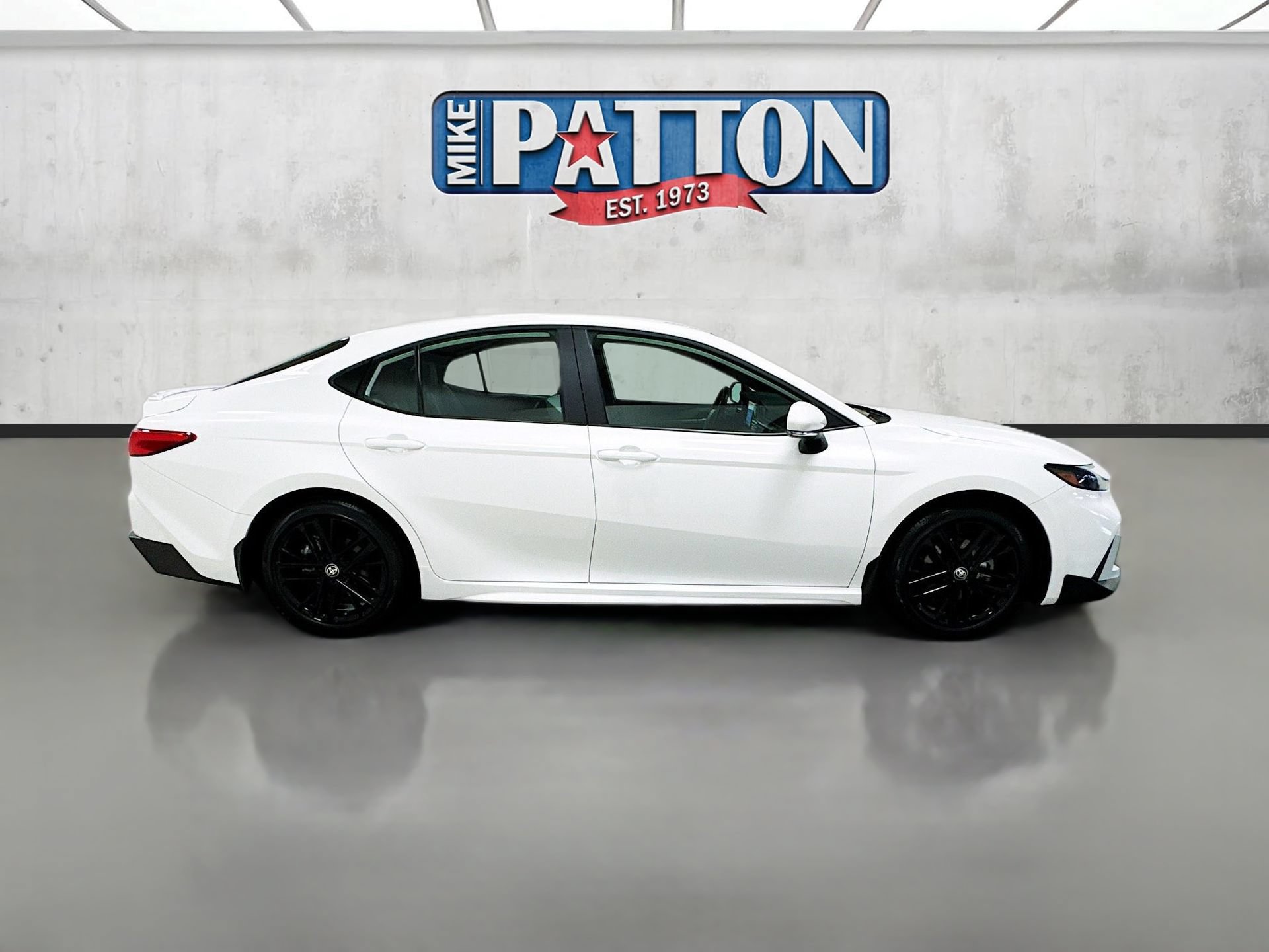 Used 2026 Toyota Camry SE FWD image 8