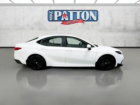 Used 2026 Toyota Camry SE FWD image 8
