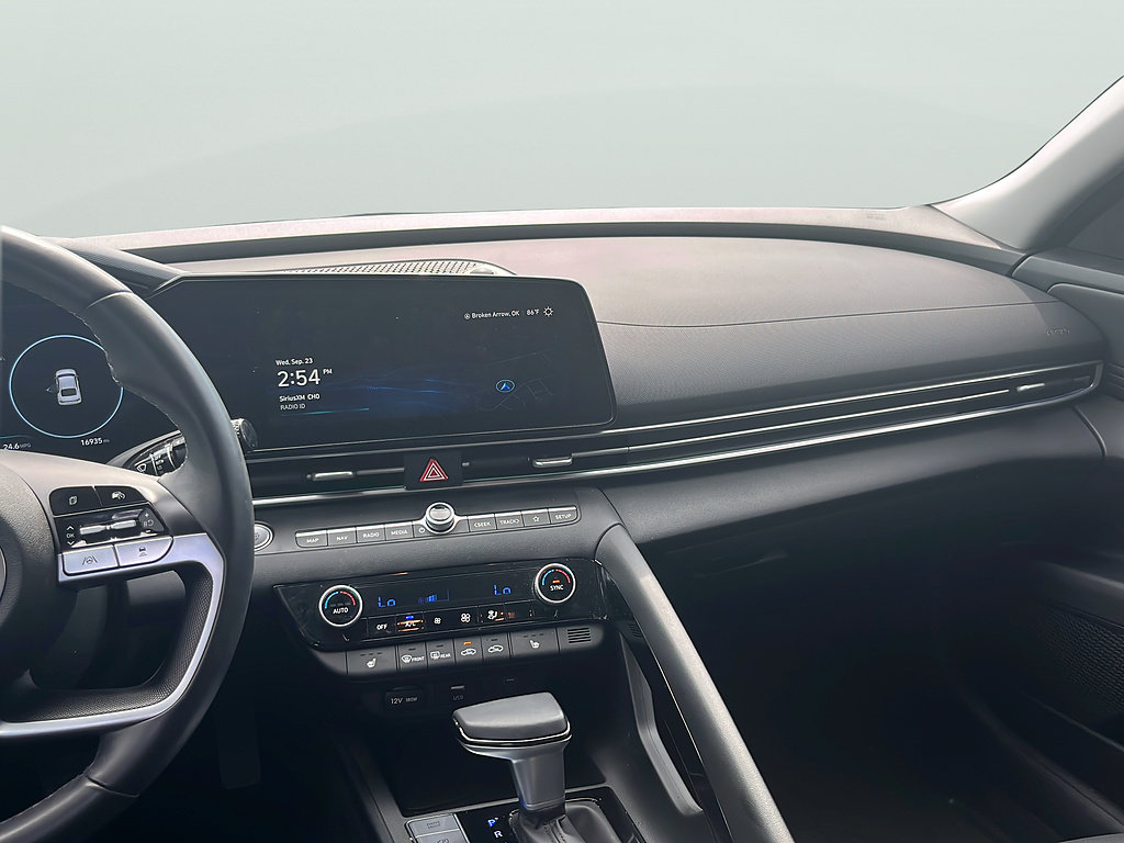Certified 2024 Hyundai Elantra Limited FWD image 12