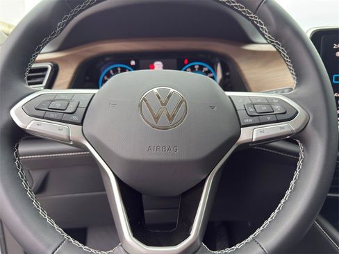New 2026 Volkswagen Atlas SE image 12