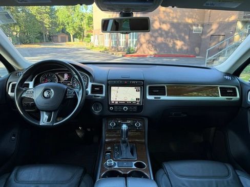Used 2015 Volkswagen Touareg Sport AWD/4WD image 13