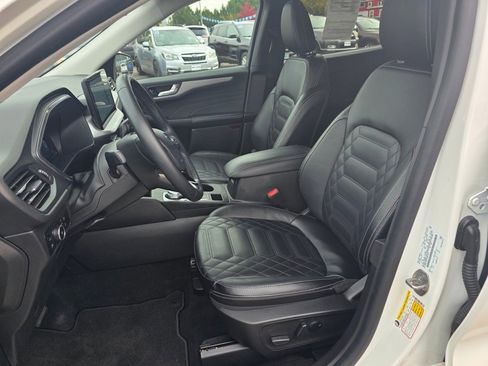 Used 2023 Ford Escape Platinum w/ Premium Technology Package image 6