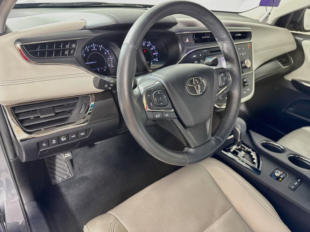 Used 2018 Toyota Avalon Limited FWD image 9