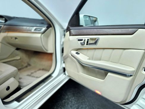 Used 2015 Mercedes-Benz E 400 Sedan image 36