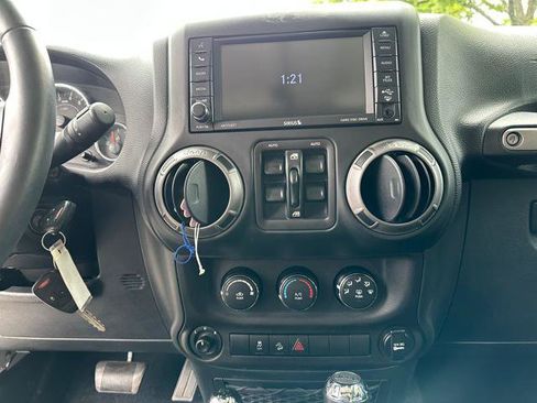 Used 2018 Jeep Wrangler Unlimited Sport S image 25