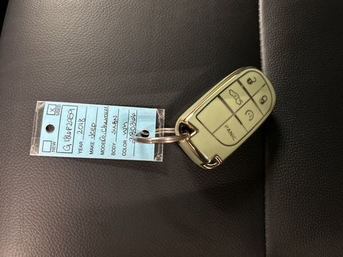 Used 2018 Jeep Grand Cherokee Altitude image 12