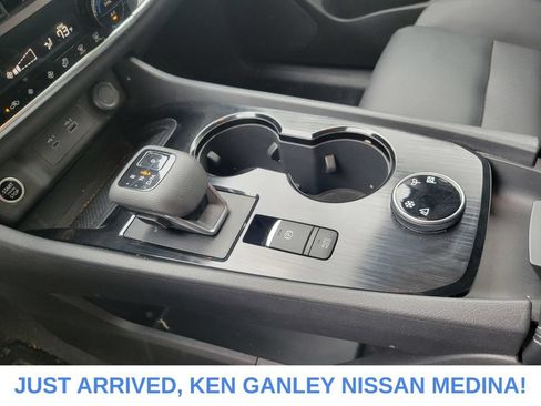 Certified 2023 Nissan Rogue SV w/ SV Premium B Package AWD/4WD image 11