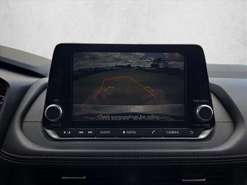 Used 2024 Nissan Rogue SV w/ SV Premium Package image 11