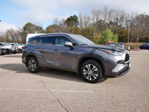 Used 2020 Toyota Highlander XLE image 9