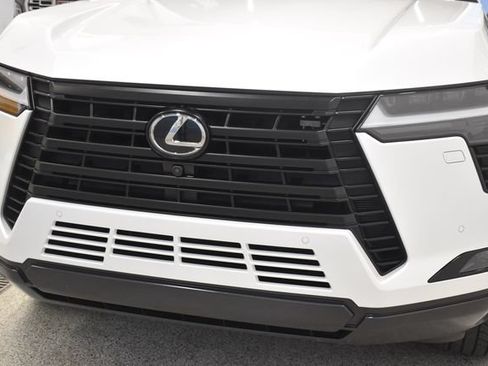 Used 2024 Lexus GX 550 w/ Cold Area Package AWD/4WD image 14