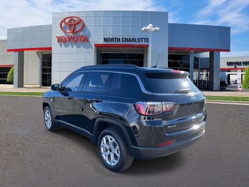 Used 2025 Jeep Compass Latitude image 8