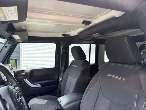 Used 2017 Jeep Wrangler Unlimited Sahara w/ Connectivity Group AWD/4WD image 20