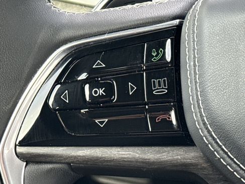 Used 2024 Jeep Grand Cherokee L Overland w/ Luxury Tech Group IV image 18