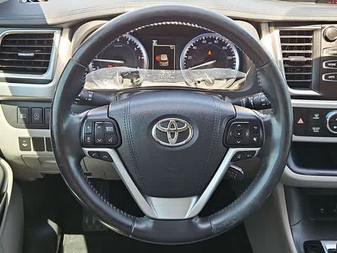 Used 2018 Toyota Highlander XLE FWD image 21