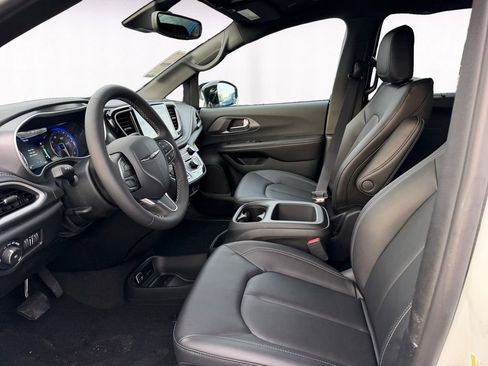 New 2026 Chrysler Pacifica Select FWD image 9