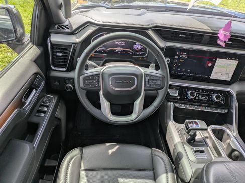 Used 2025 GMC Sierra 1500 Denali w/ Denali Reserve Package AWD/4WD image 14