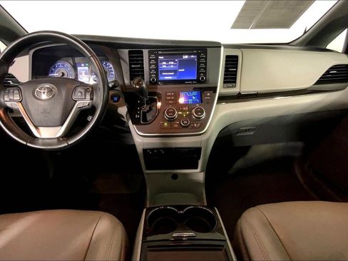 Used 2020 Toyota Sienna XLE FWD image 15