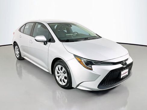 Used 2022 Toyota Corolla LE image 4