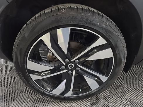Used 2025 Volvo XC40 B5 Plus w/ Protection Package Premier AWD/4WD image 14