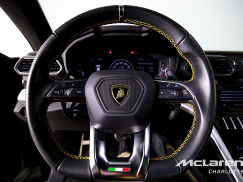 Used 2020 Lamborghini Urus AWD/4WD image 14