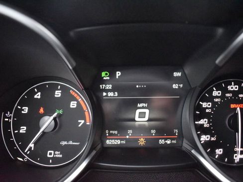 Used 2018 Alfa Romeo Stelvio Ti Sport image 18