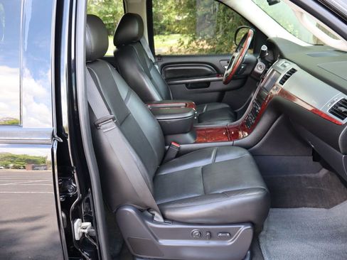 Used 2014 Cadillac Escalade Premium AWD/4WD image 24