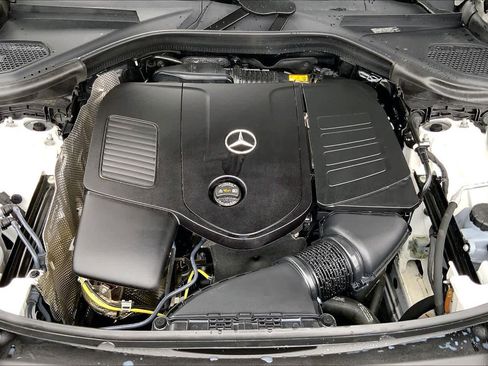 Used 2025 Mercedes-Benz GLC 300 4MATIC image 32