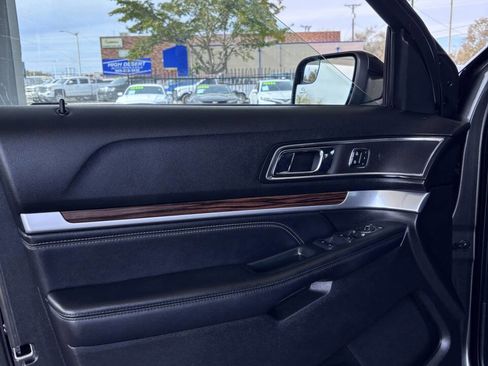 Used 2018 Ford Explorer Limited image 12