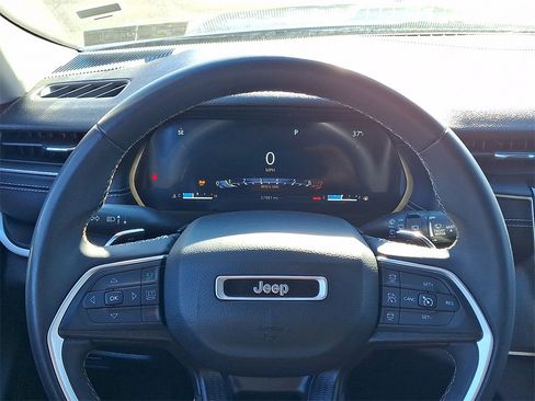 Used 2023 Jeep Grand Cherokee L Laredo image 20