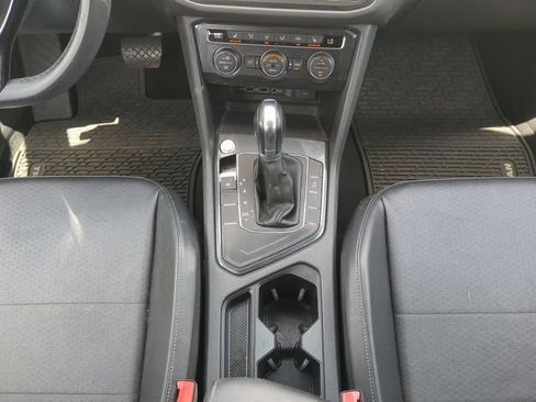 Used 2018 Volkswagen Tiguan SE FWD image 22