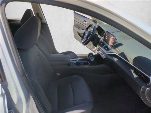 Used 2024 Nissan Altima 2.5 SV FWD image 20
