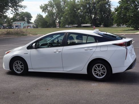 Used 2016 Toyota Prius Two FWD image 8
