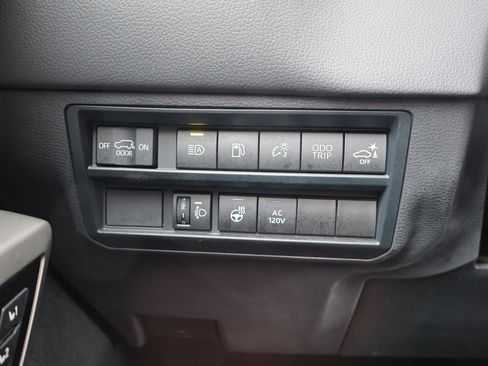 Used 2023 Toyota Sequoia Limited image 19