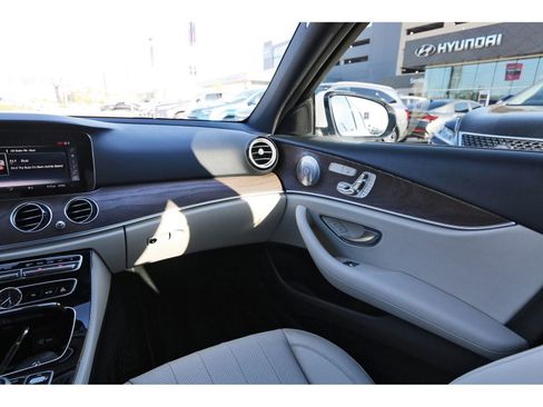 Used 2017 Mercedes-Benz E 400 4MATIC Wagon image 12