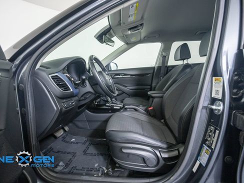 Used 2023 Kia Seltos S w/ Navigation Package AWD/4WD image 11